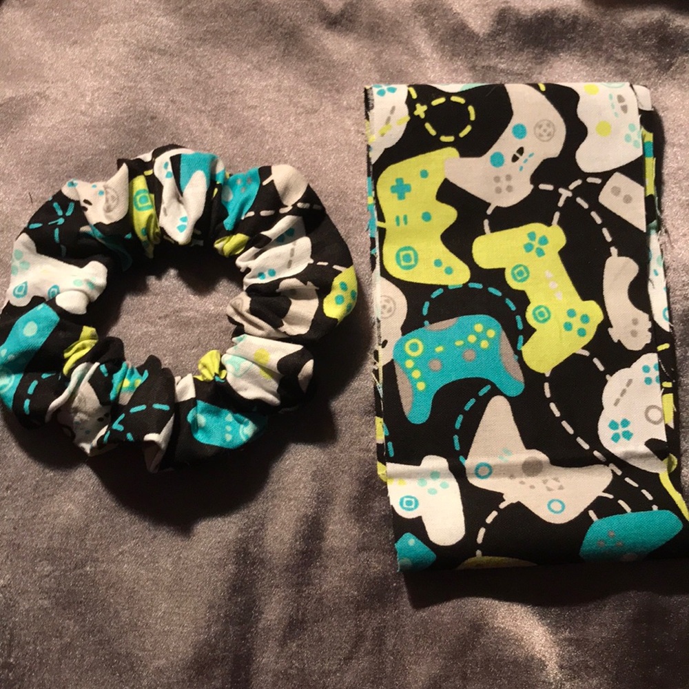 Gamer homemade two scrunchies